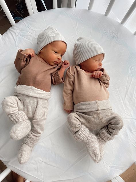 #baby #boy #twins #twinsoutfit #outfit #babyboystyle#babyboy #twin #hm #hmbaby Twins Astethic, Twin Manifestation, Identical Twins Boys, Twin Boy Outfits, Twin Baby Boy And Girl, Twin Baby Outfits, Twin Bond, Triplet Stroller, Twins Aesthetic