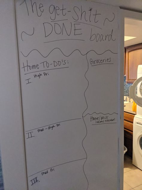 Whiteboard Home Ideas, Whiteboard To Do List Aesthetic, White Board To Do List, Whiteboard Organization Home, Whiteboard To Do List, Whiteboard Organization, Whiteboard Planner, To Do Lists Aesthetic, Whiteboard Ideas