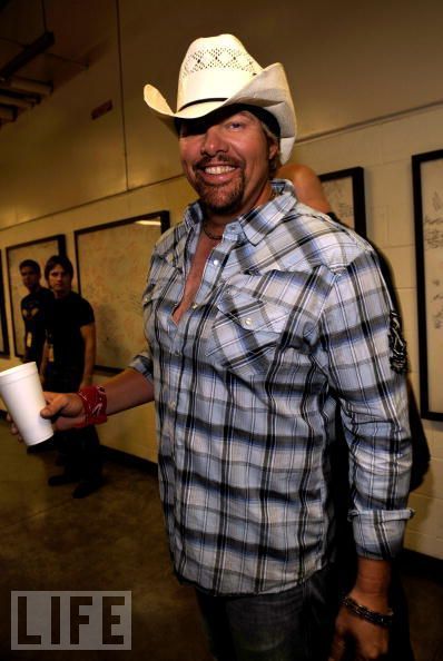 toby keith cool pictures - Toby Keith Photo (18840201) - Fanpop County Songs, Me Happy Quotes, Make Me Happy Quotes, Incredible Pictures, Cmt Awards, Crazy Pictures, Nfl 49ers, Classic Hollywood Glamour, Everything Country