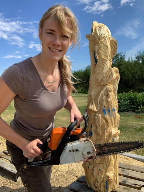 Michelle Thevenot Chainsaw Carving Patterns, Carving For Beginners, Chain Saw Art, Chainsaw Sculpture, Chainsaw Wood Carving, Wood Carving Art Sculpture, Drawing Wood, Tools Drawing, Wood Carving Tools Knives