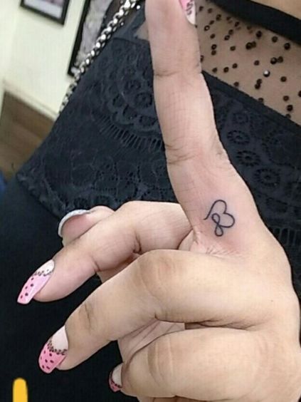 Top 24 Fingers Heart Tattoos To Must Try In 2024 Healed Finger Tattoos, Infinity Finger Tattoos, Finger Tattoos Fade, Infinity Love Tattoo, Love Finger Tattoo, Infinite Tattoo, Heart With Infinity Tattoo, Heart Tattoo On Finger, Tato Minimal