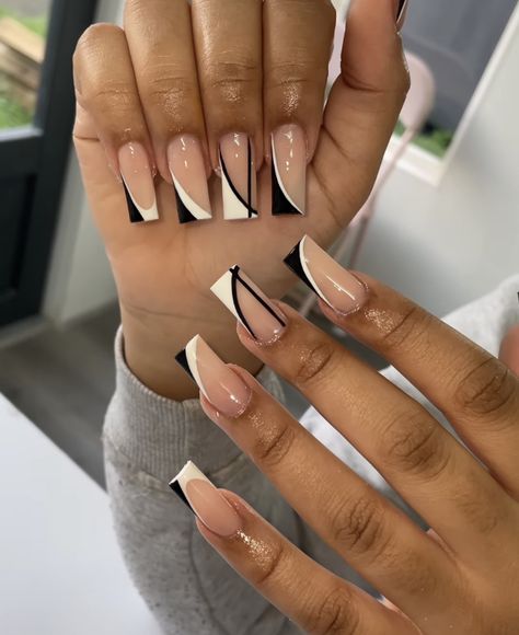 Simple Mom Nail Designs, Line Art On Nails, Nude Nails With Nail Art, Short Nails French Tip, Ambre Nails, Coffin Nail Art Designs, Ballerina Acrylic Nails, Nail Art For Short Nails, Coffin Nail Art