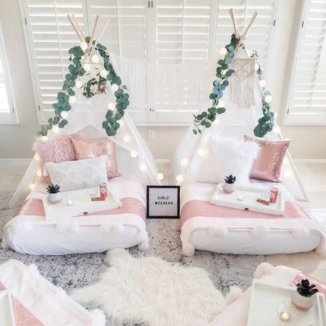 Grown Up Slumber Party, Girls Sleepover Ideas, Dream Sleepover, Wedding Teepee, Teepee Sleepover Party, Slumber Party Decorations, Slumber Party Ideas, Girls Sleepover Party, Sleepover Room