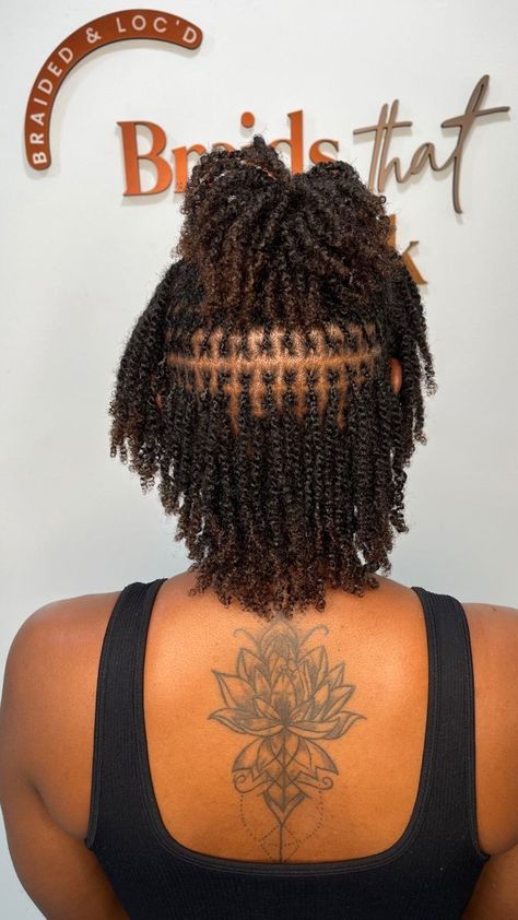 Sister Locs Medium, Mirco Twist Natural Hair, Sister Locs On Short 4c Hair, Micro Braids Styles Natural Hair, Micro Braids With Natural Hair, Micro Twist On Short Natural Hair, Micro Twist Locs Extensions, Starter Locs Small Parts, Starter Locs On Short Natural Hair