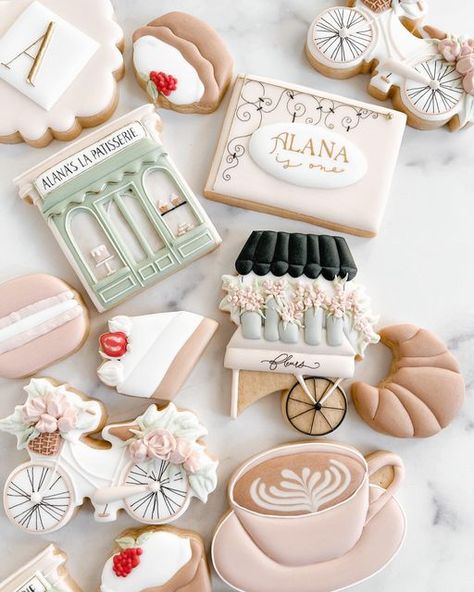 Cookie Frosting Decorating Ideas, French Cookies Decorated, French Themed Cookies, Paris Themed Cookies, Christmas Patisserie, Paris Cookies, Store Cookies, Floral First Birthday, Elegant Cookies