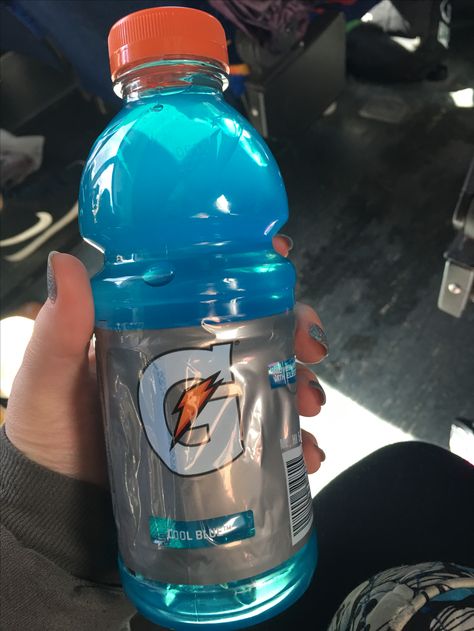 Cool Blue Gatorade, Blue Gatorade Aesthetic, Gatorade Azul, Gatorade Aesthetic, Blue Energy Drink, Gatorade Drinks, Snack Business, Blue Gatorade, Sick Food