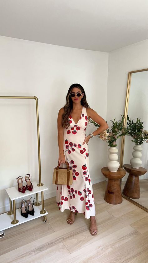 Check out this photo from sugaredstilettos Dress Backless Long, Bbq Outfits, Flowy Sundress, Beach Dining, Color Outfits, Women Y2k, Italian Garden, Gardening Outfit, Dress Backless