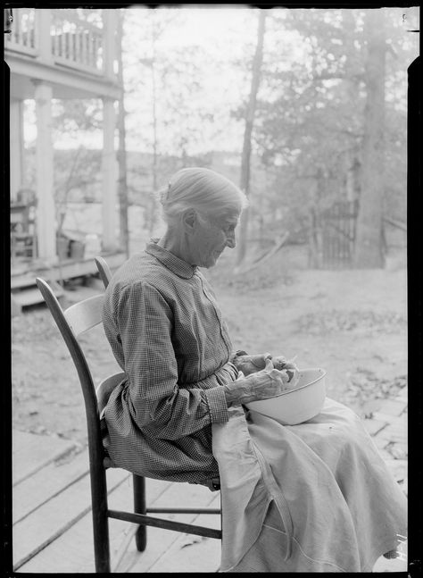 Appalachia Aesthetic Home, Appalachian Horror, Appalachian People, Native American Traditions, Folk Magic, Rural Scenes, Southern Gothic, Appalachian Mountains, Foto Vintage