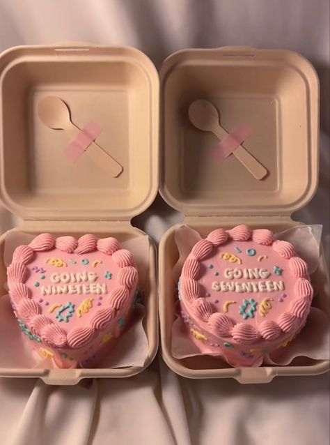 Blackpink Bento Cake Design, Seventeen Bento Cake Design, Hitorijanai Cake, Svt Cakes Ideas, Bento Cake 17 Birthday, Going Svt Cake, Going Seventeen Cake Design, K Pop Cake Design, Seventeen Cake Ideas