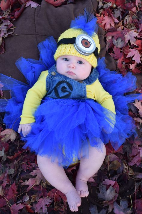 Adorable baby girl minion costume with overall dress and tulle skirt and crocheted hat. Minion Baby Costume Girl, Baby Girl Halloween Costumes Infant, Baby Minion Costume, Girl Minion Costume, Baby Halloween Costumes Newborn, Minion Costume, Minion Baby