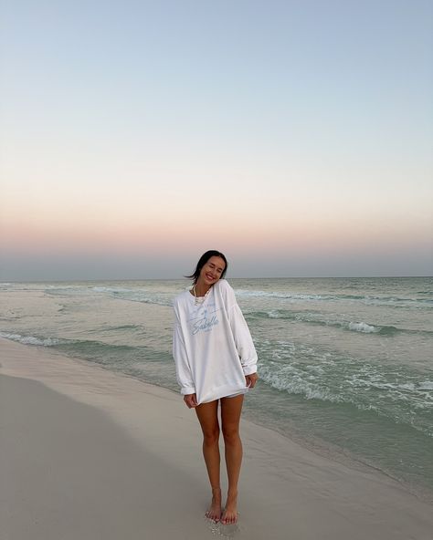 meet me at the beach 🌊🩵 sweatshirt is from @shopsabellaco use VICTORIA10 for $$ off 🫶🏼 #beachgirlforlife #30a #30aflorida #pinteresty #pinterestinspired 30a Florida Outfits, Rosemary Beach Florida Aesthetic, Rosemary Beach Florida Bachelorette, The Pearl Rosemary Beach, Seaside 30a, Meet Me At The Beach, 30a Rosemary Beach, California Pictures, Florida Outfits