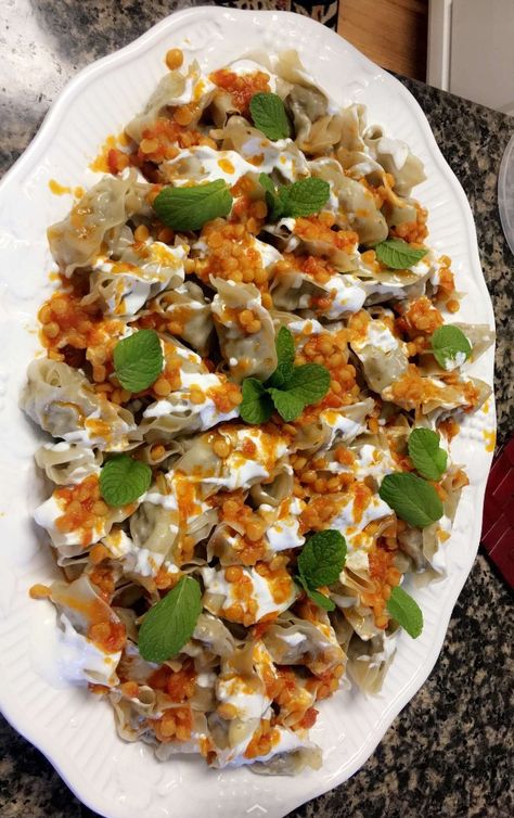 Mantu Afghan Food, Afghan Dumplings, Mantu Recipe, Afghani Food, Afghanistan Food, Pashtun People, Afghan Food, Afghanistan Culture, Afghan Food Recipes