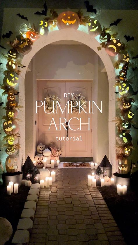 Stephanie Hanna Halloween, Pumpkin Arches Diy, Front Door Pumpkin Arch, Fall Arch Decor Home, Pumpkin Door Arch, Pumpkin Porch Arch, Diy Pumpkin Arch Front Porch, Halloween Door Garland Diy, Pumpkin Garland Outdoor