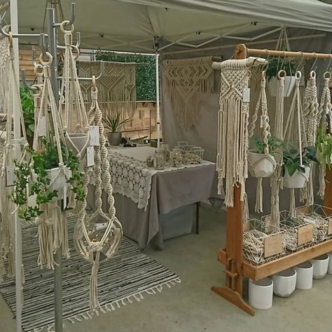 Booth Display Ideas Diy, Craft Market Display, Craft Booth Display, Craft Fairs Booth, Market Display, Craft Booth Displays, Macrame Supplies, Craft Stalls, Craft Fair Displays