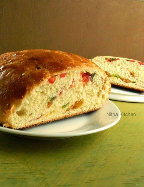 Julekake | Julekaga | Norwegian Cardamom Scented Christmas Bread - Nitha Kitchen Julekake Recipe, Christmas Fruit Bread, Sweet Bread Dough, Christmas Bread Recipes, Norwegian Cuisine, Bread Wreath, Bread Ring, Traditional Christmas Food, Holiday Baking Christmas