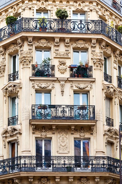 French Architecture Best Paris Hotels, Architecture Parisienne, Paris Balcony, Paris Buildings, Architecture Cool, Paris Architecture, Beautiful Paris, French Architecture, Paris Photography