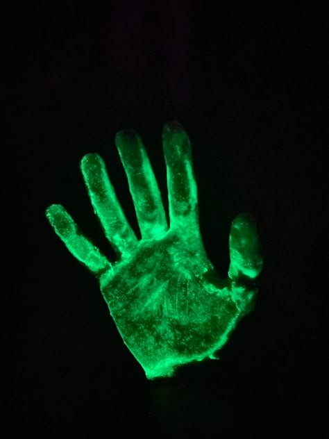 Ghost hand picture Glowing Hands Aesthetic, Radium Aesthetic, Radium Girls Aesthetic, Glow Astethic, Phasmophobia Wallpaper, Glowstick Aesthetic, Horror Storyboard, Glow In The Dark Aesthetic, Glow In The Dark Poster