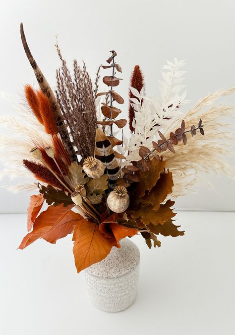 Flower Bud Vase Centerpiece, Tall Vase Decorating Ideas, Pheasant Feather Decor, Mini Pampas, Bud Vases Arrangements, Grass Centerpiece, Bud Vase Centerpiece, Boho Fall Decor, Pumpkin Planter