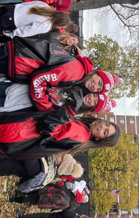 Uw Madison Game Day, Wisconsin Game Day, Wisconsin Game Day Outfit, Uw Madison Game Day Outfits, Osu Outfits, Osu Gameday Outfit, College Manifestations, Wisconsin Aesthetic, Wisconsin Living