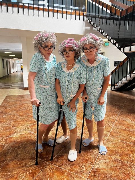 Dr Bibber Kostüm, Grandpa Outfit Spirit Week, Funny Cartoon Costumes, Cute Big Group Halloween Costumes, Old Ladies Costume, Funny Big Group Halloween Costumes, Coraline Trio Costume, Old People Spirit Day, Funny Friend Group Halloween Costumes