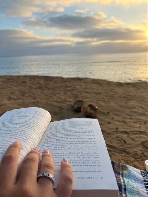 Reading Book At Beach, Dior Ring Silver, Reading Book, Dior Ring, Ring Silver, A Book, Selfies, Books To Read, Dior