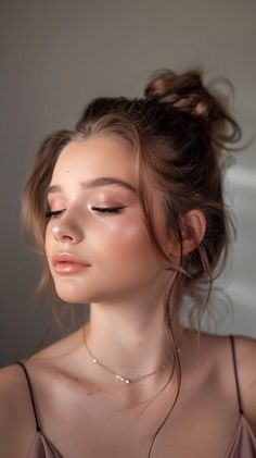 Makeup For Evening Party, Minimalistic Prom Makeup, Natural But Bold Makeup, Soft Glam Makeup With Eyeliner, Soft Evening Makeup, Mackup Ideas For Prom, Natural Makeup For Formal Event, Prom Natural Makeup Looks, Makeup Looks For Brunettes Brown Eyes