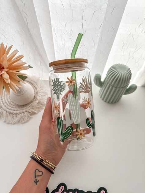 Cactus Tumbler, Glass Tumbler Design, Glass Iced Coffee Cup, Boho Style Accessories, Pretty Mugs, Diy Cups, Cactus Design, Glass Beer, Plant Aesthetic