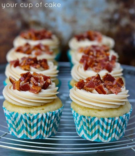 Maple Bacon Cupcakes - Your Cup of Cake Bacon Cupcakes Recipe, Maple Bacon Cupcakes, Bacon Cupcakes, Cake Mix Cupcakes, French Toast Muffins, Cupcakes Recipe, Maple Bacon, Köstliche Desserts, Sweets Treats