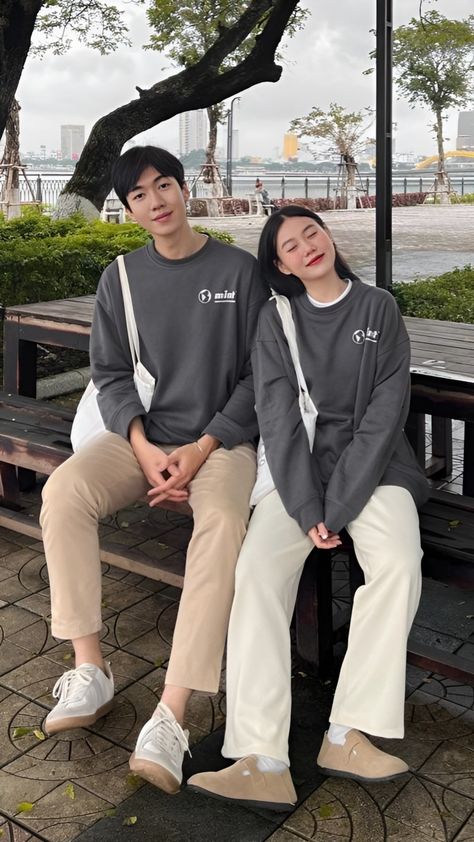 Matching Outfits For Couples Casual, Korean Couple Outfits, Couple Ootd, Matching Fits, Boyfriend Instagram, Elegant Casual Dress, Style Couple, Couple Fashion, Couple Fits