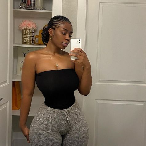 Uche Mba (ONLY PAGE) on Instagram: “It’s the simple things 🖤” Dark Skin Women, Curvy Girl Outfits, Curvy Girl Fashion, Simple Things, Curvy Outfits, Ghana, A Woman, Black Women, Girl Fashion