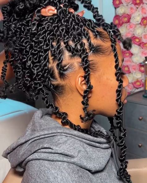 Shoulder Length Senegalese Twists, Senegalese Twist Shoulder Length, Shoulder Length Twists For Black Women, Passion Twists Shoulder Length, Bob Passion Twists, Shoulder Length Braids For Black Women, Braided Hairstyles Shoulder Length, Shoulder Length Passion Twists, Shoulder Length Braids