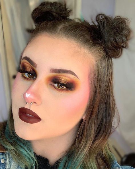 We are living for the Fall Vibes 🍂☕ @anns.glam used our 'I Heart Makeup Contour Palette' 😍 -- Vivimos para Fall Vibes 🍂☕ @ anns.glam usó nuestra 'I Heart Makeup Contour Palette' 😍 I Heart Makeup, Heart Makeup, Makeup Contour, Funky Makeup, Nose Makeup, Edgy Makeup, Makeup Clothes, Creative Makeup Looks, Christmas Makeup