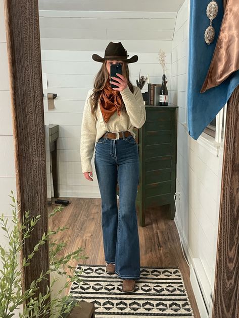 Nashville Formal Outfits, Petite Western Outfits, 90s Western Fashion Women, Church Outfit Catholic, Feminine Western Fashion, Rodeo Outfit Inspo Women, Western Outfits With Wild Rags, Women Cowboy Outfits, Female Western Outfits