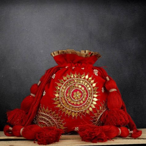 Indian Wedding Giveaways, Wedding Gifts Indian, Off White Bag, Potli Bag, Red Indian, Inspired Handbags, Raw Silk Fabric, Indian Gifts, Indian Party