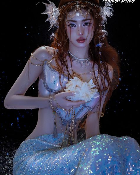 🌌 When night falls, the LINGUAQING corset series sparkles brilliantly. ✨🌙 #kayasuba #mermaidtop #musicfestivaltop #butterflytop #mermaidcorset #corset #fashionstyle Fairy Pose Reference, Mermaid Photoshoot Ideas, Pink Mermaid Aesthetic, Fairy Concept, Siren Photoshoot, Pre Debut Photoshoot, Mermaid Photoshoot, Sirens Fashion, Album Photoshoot