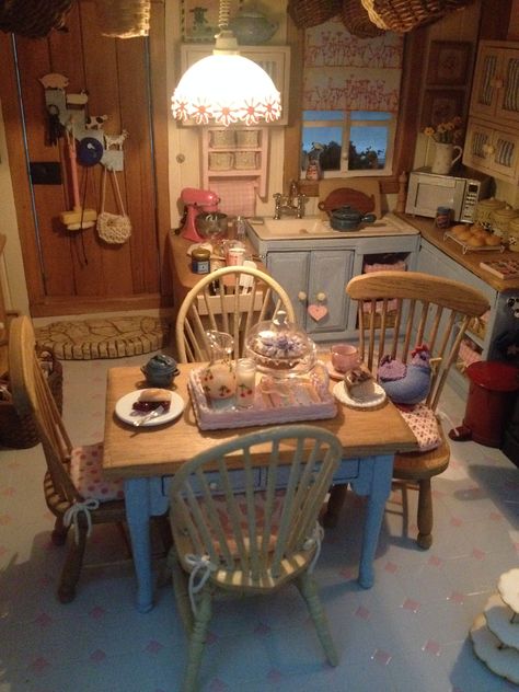 my own dollhouse kitchen Kitchen Miniature, Doll House Kitchen, Doll House Plans, Mini Doll House, Doll House Crafts, Dolls House Interiors, Miniature Rooms, Mini Kitchen, Miniature Kitchen