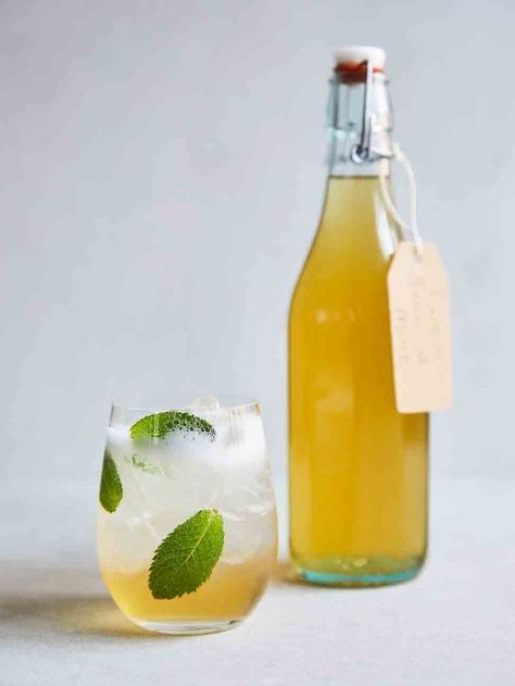 Springtime cordial | Jamie Oliver pie recipes How To Make Cocktails, Manhattan Recipe, Cordial Recipe, Honey Drink, Make Cocktails, Bread Dough Recipe, Homestead Recipes, Juice Smoothies Recipes, Baked Cakes