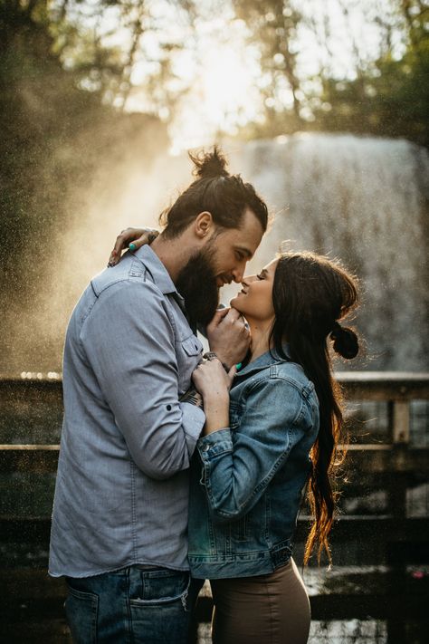 Ohio Engagement Photos, Sunset Waterfall, Waterfall Engagement, Waterfall Pictures, Waterfall Photo, Engagement Pictures Poses, Pre Wedding Poses, Waterfall Photography, Outdoor Photoshoot