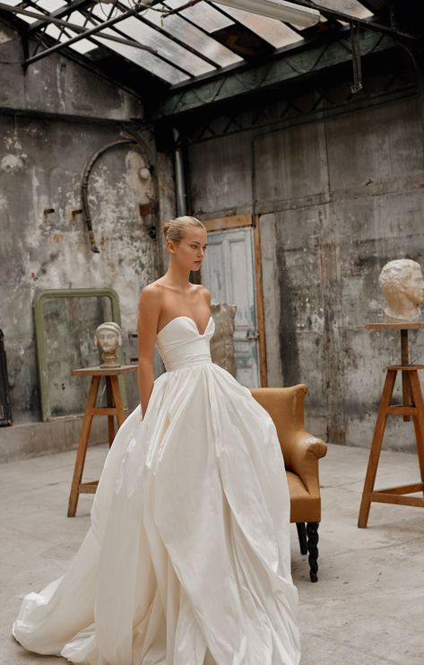 37 Wedding Looks From New York Bridal Fashion Week to Inspire Every Bride | Vogue Low Back Elegant Wedding Dress, Lihi Hod Bridal, Spina Bride Wedding Dresses, Ralph Lauren Bridal, Pearl Choker Wedding Dress, Vagabond Wedding Dresses, Wedding Dresses 2025 Bride, Church Wedding Dresses, Wedding Dress Garden Party