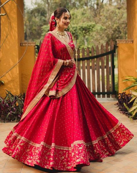 Simplicity at its Best - Simple Lehenga Red Bridal Lehenga, Designer Bridal Lehenga Choli, Red Bridal Dress, Bridal Lehenga Designs, Latest Bridal Lehenga, Indian Outfits Lehenga, Wedding Lehenga Designs, Indian Bride Outfits, Bridal Lehenga Collection