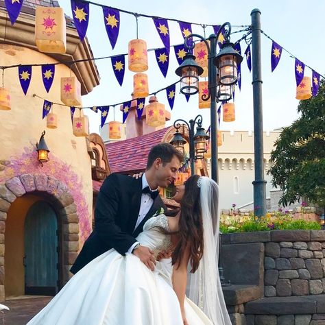 Rapunzel Wedding, Tangled Wedding, Disney World Wedding, Disney Inspired Wedding, Disney Bride, Disney Wedding Theme, Disney Fairy Tale Weddings, Pnina Tornai, Disney Tangled