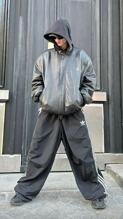 Balenciaga Outfit Street Style, Balenciaga Outfit Men, Balenciaga Fits, Balenciaga Street Style, Balenciaga Outfit, Kanye Fashion, Concept Clothing, Tech Fashion, Streetwear Men Outfits