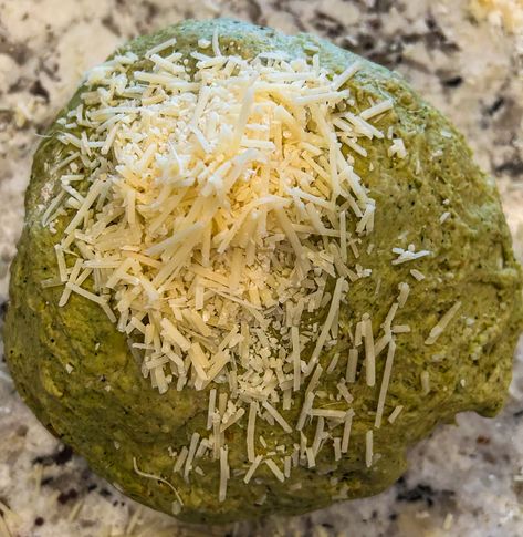 Pesto Cheese Bread - Sourdough and Mor Pesto Sourdough Bread, Sourdough Dutch Oven Bread, Sourdough Dutch Oven, Pesto Sourdough, Artichoke Bread, Sourdough Breads, Discard Recipe, Pesto Cheese, Cheese Bread Recipe