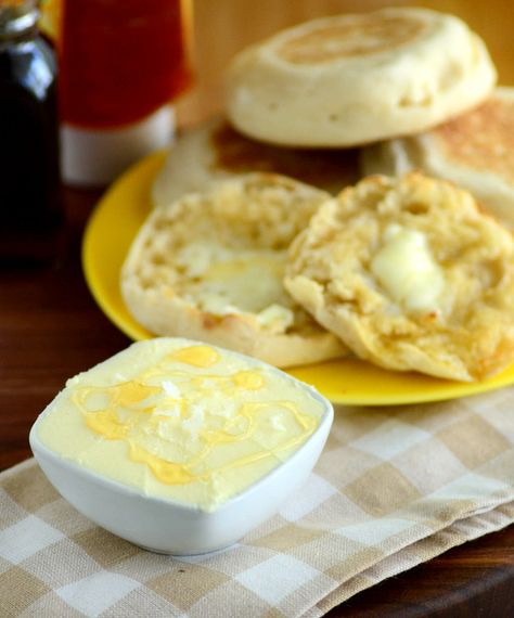 How to Make Honey Butter from Scratch Honey Butter With Heavy Cream, Sugar Cookie Tart Crust, Diy Honey Butter, Butter From Scratch, Butter Spreads, Homemade Honey Butter, Flavored Butter Recipes, Butter Recipes Homemade, Heath Food