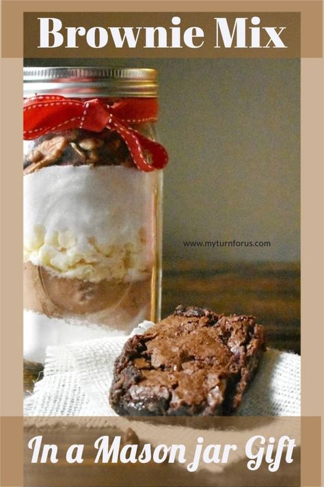 Make and give a gift of a brownie in a jar with this Mason jar brownie mix plus a printable easy chocolate brownie recipe. Use our recipe for a brownie mix in a jar plus an easy brownie recipe to make inexpensive gifts for your family and friends. BrownieMix #BrownieMix #ChristmasGift #myturnforus #EdibleGifts Diy Brownies, Mason Jar Gifts Recipes, Brownies In A Jar, Edible Christmas Gifts, Mason Jar Gift, Mason Jar Cookies, Christmas Food Gifts, Free Printable Gifts, Mason Jar Meals