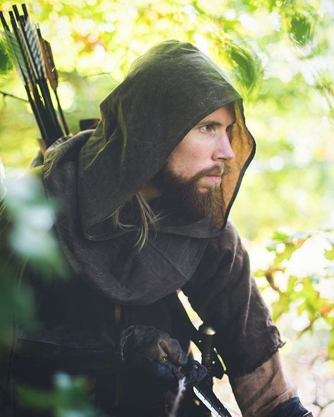 Fell & Fair op Instagram: "“It would take more than a few days, or weeks, or years, of wandering in the Wild to make you look like Strider,' he answered. 'And you…" Medieval Ranger, Medieval Hood, Medieval Fantasy Clothing, Post Apocalyptic Clothing, Bushcraft Kit, Butterfly Live, Apocalyptic Clothing, Medieval Aesthetic, Grunge Guys