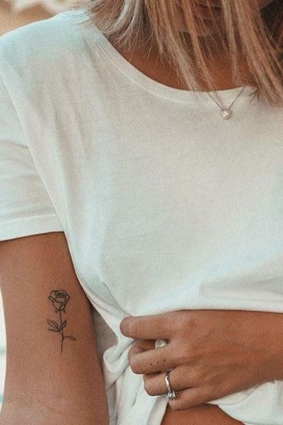 Simple Rose Tattoo, Tato Dengan Makna, Small Tattoo Placement, Tato Jari, Octopus Tattoos, Tato Lengan, Inspiration Tattoos, Cat Tattoos, Rosen Tattoo