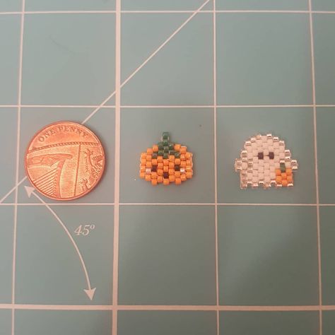 Ghost Bead Pattern, Bead Ghost, Beaded Ghost, Brick Stitch Patterns, Beads Halloween, Pumpkin Beads, Miyuki Beads Pattern, Fall Bead, Mini Bracelet