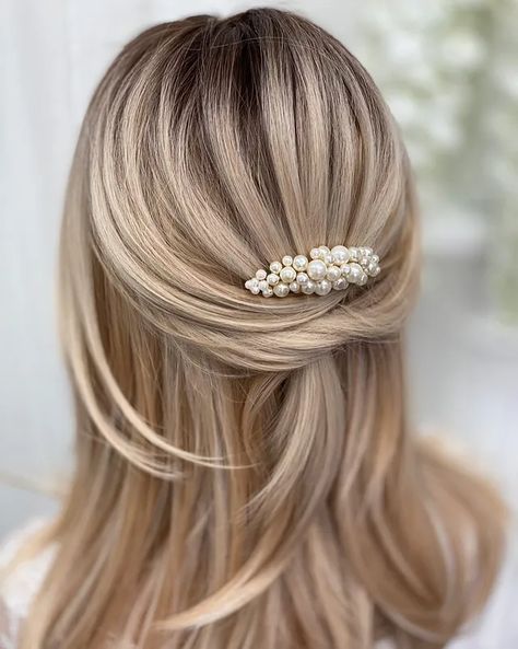 Pearl Hair Combs Wedding, Bridal Hair Half Up With Pearls, Pearl Bridal Hair Accessories, Straight Hair Styles For Wedding, Straight Hair Wedding Styles, Wedding Hair Pearl, Straight Wedding Hair, Hair Pearls, Wedding Headbands