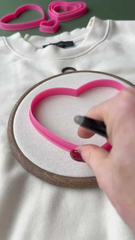 Jenny ~ Embroidery Hoop Art (@flynn_and_mabel) on Threads Embroidery Jeans Diy, Basic Hand Embroidery Stitches, Simple Hand Embroidery Patterns, Clothes Embroidery Diy, Diy Embroidery Designs, Bead Embroidery Tutorial, Heart Embroidery, Hand Embroidery Videos, Diy Embroidery Patterns